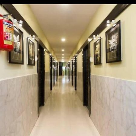 Hotel Swaraj Logde Panvel Buitenkant foto