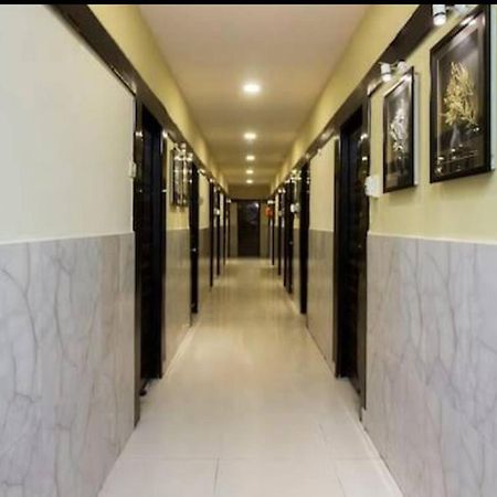 Hotel Swaraj Logde Panvel Buitenkant foto