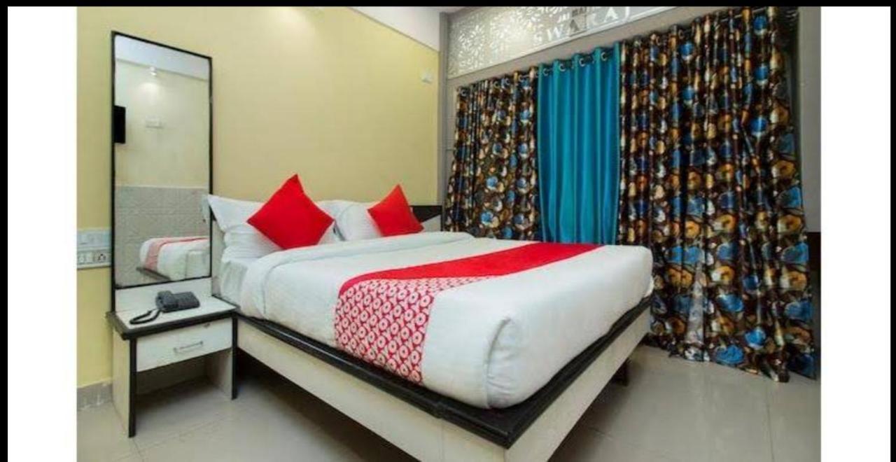 Hotel Swaraj Logde Panvel Buitenkant foto