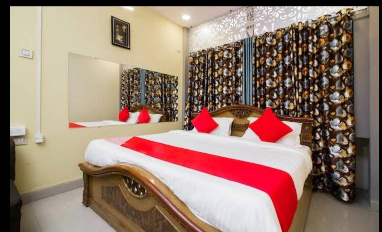 Hotel Swaraj Logde Panvel Buitenkant foto