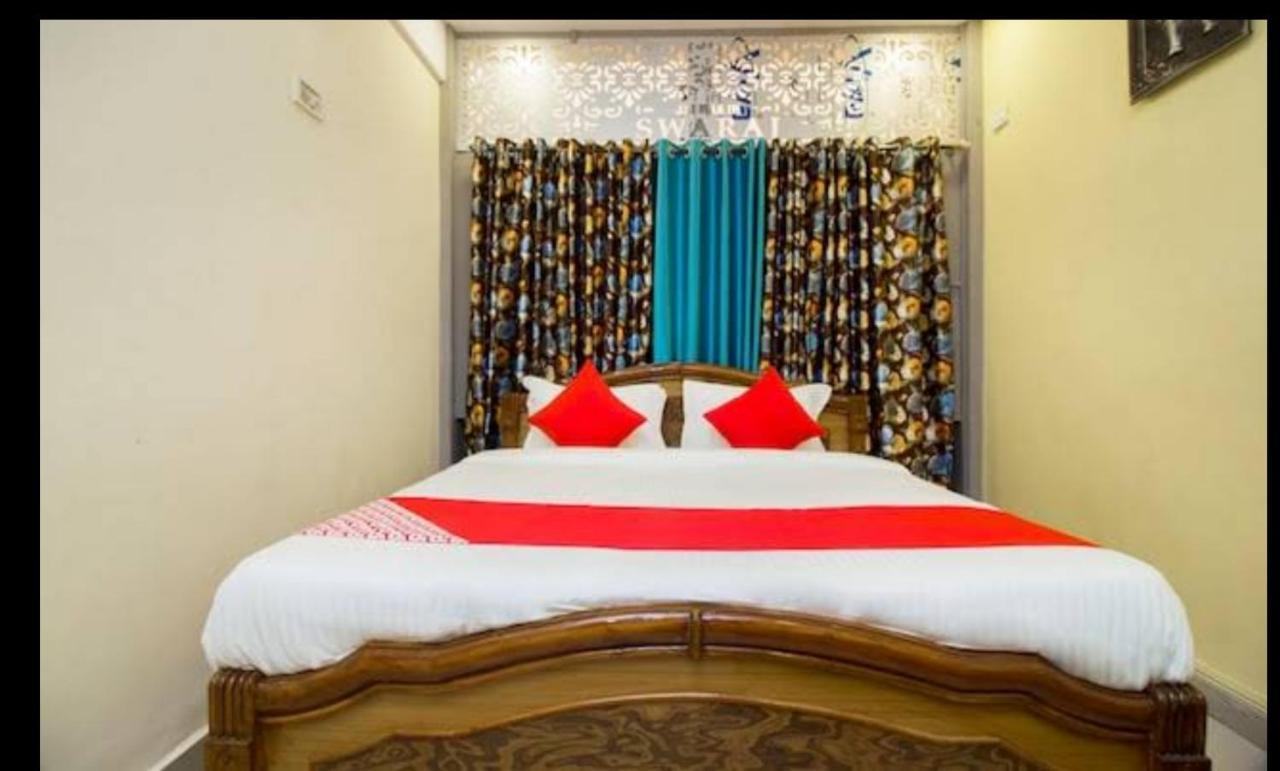Hotel Swaraj Logde Panvel Buitenkant foto