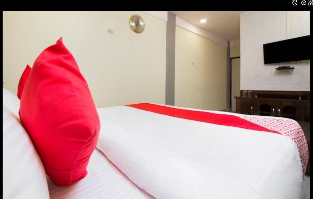 Hotel Swaraj Logde Panvel Buitenkant foto