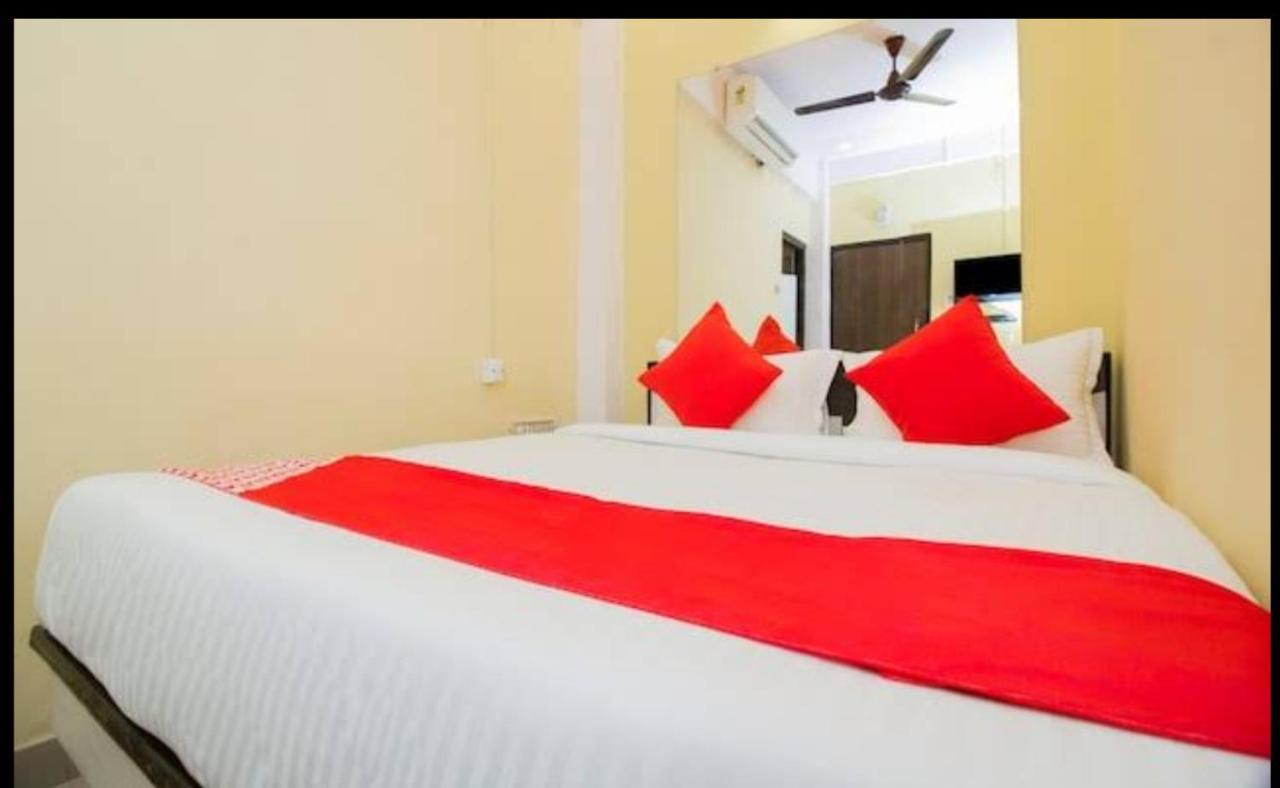 Hotel Swaraj Logde Panvel Buitenkant foto