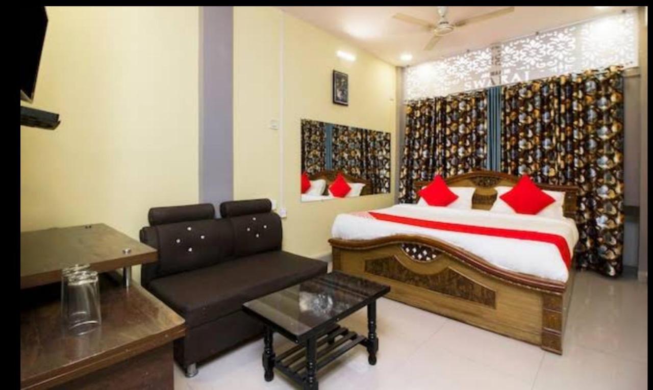 Hotel Swaraj Logde Panvel Buitenkant foto