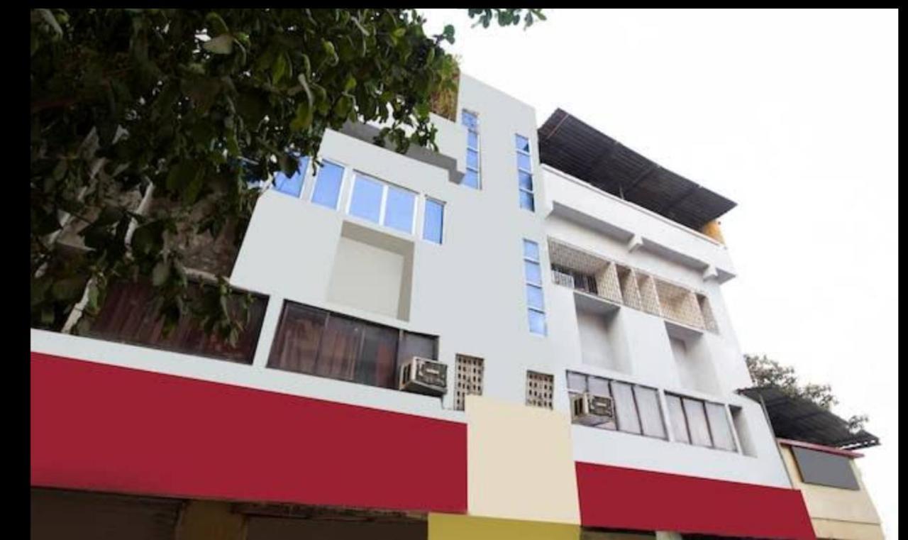 Hotel Swaraj Logde Panvel Buitenkant foto