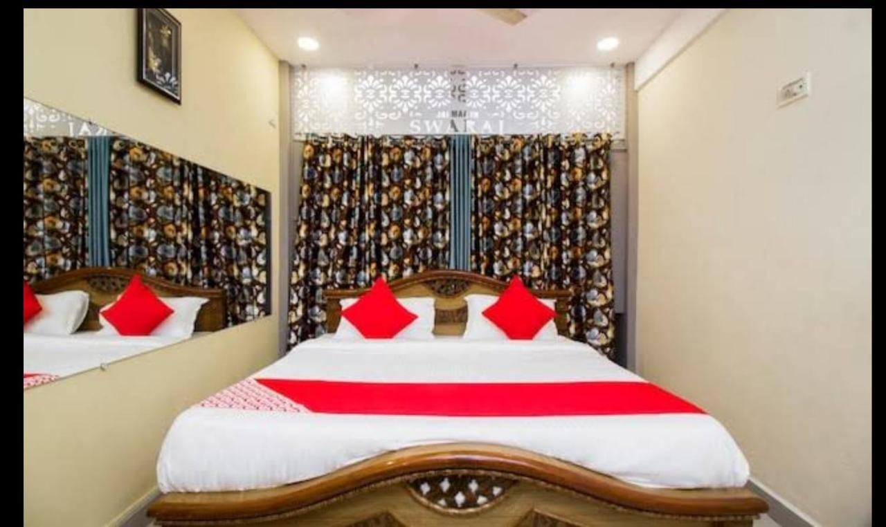 Hotel Swaraj Logde Panvel Buitenkant foto