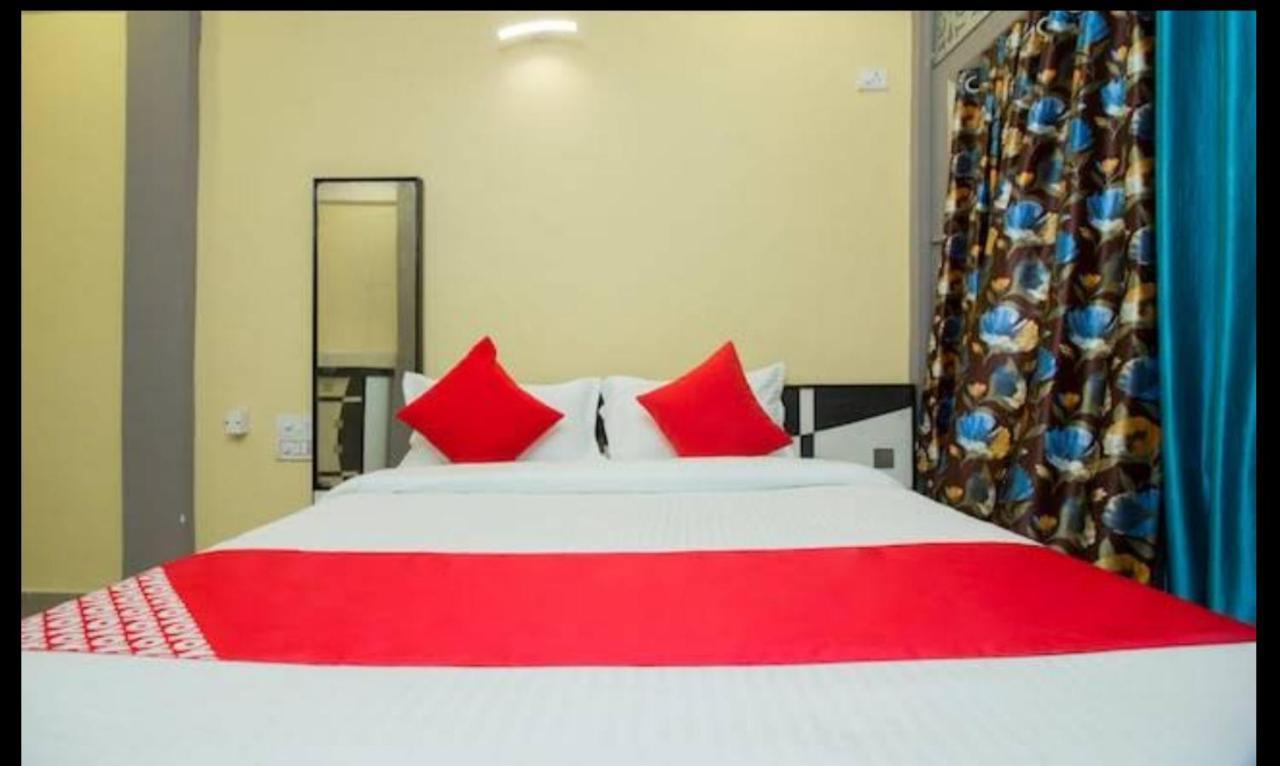 Hotel Swaraj Logde Panvel Buitenkant foto