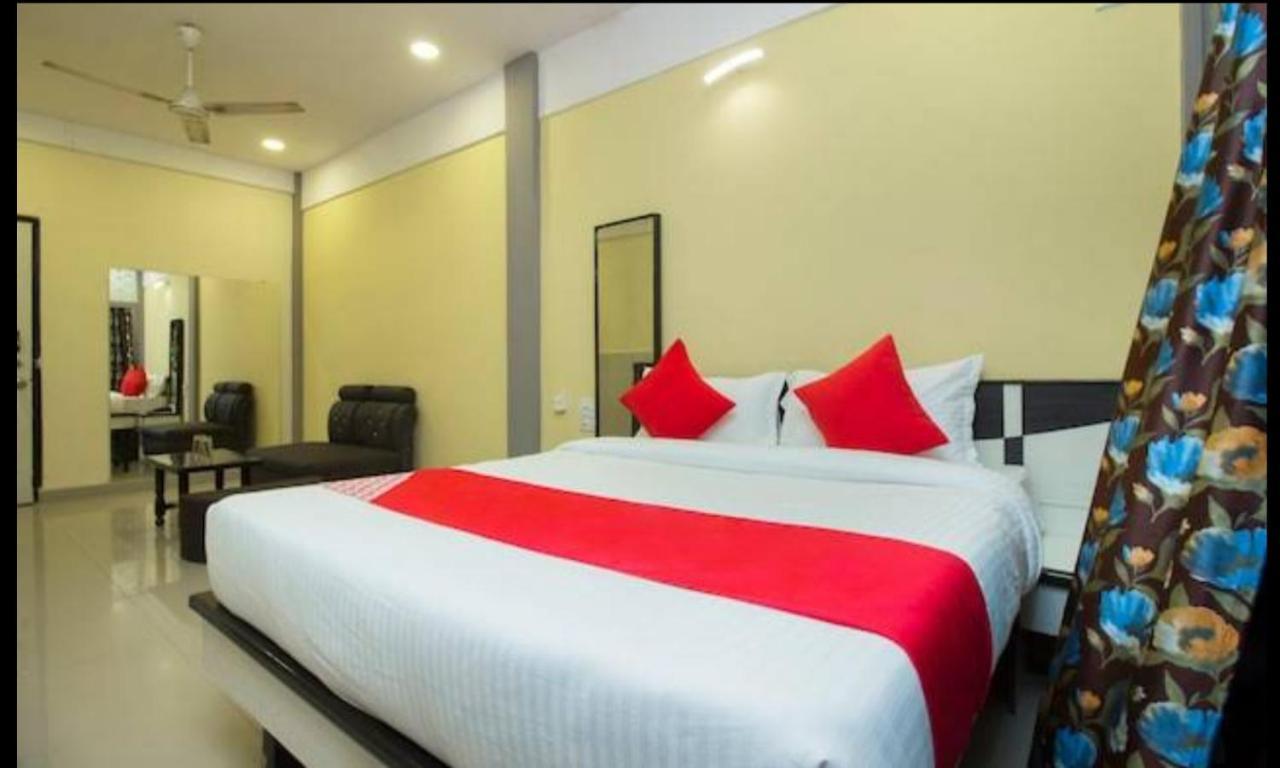 Hotel Swaraj Logde Panvel Buitenkant foto