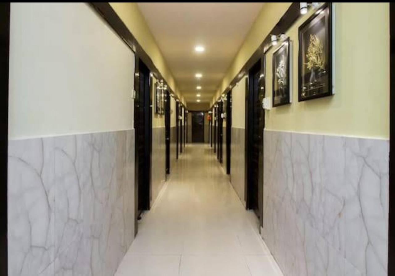 Hotel Swaraj Logde Panvel Buitenkant foto
