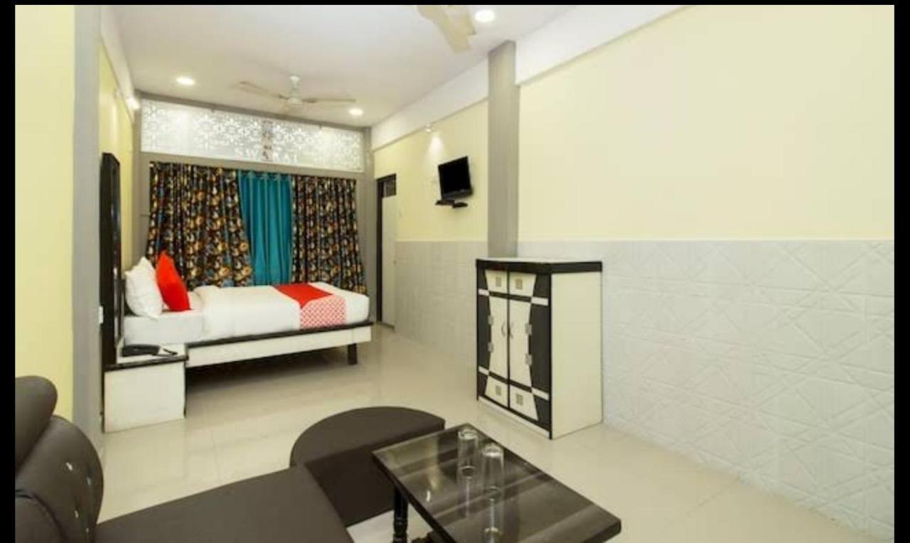 Hotel Swaraj Logde Panvel Buitenkant foto