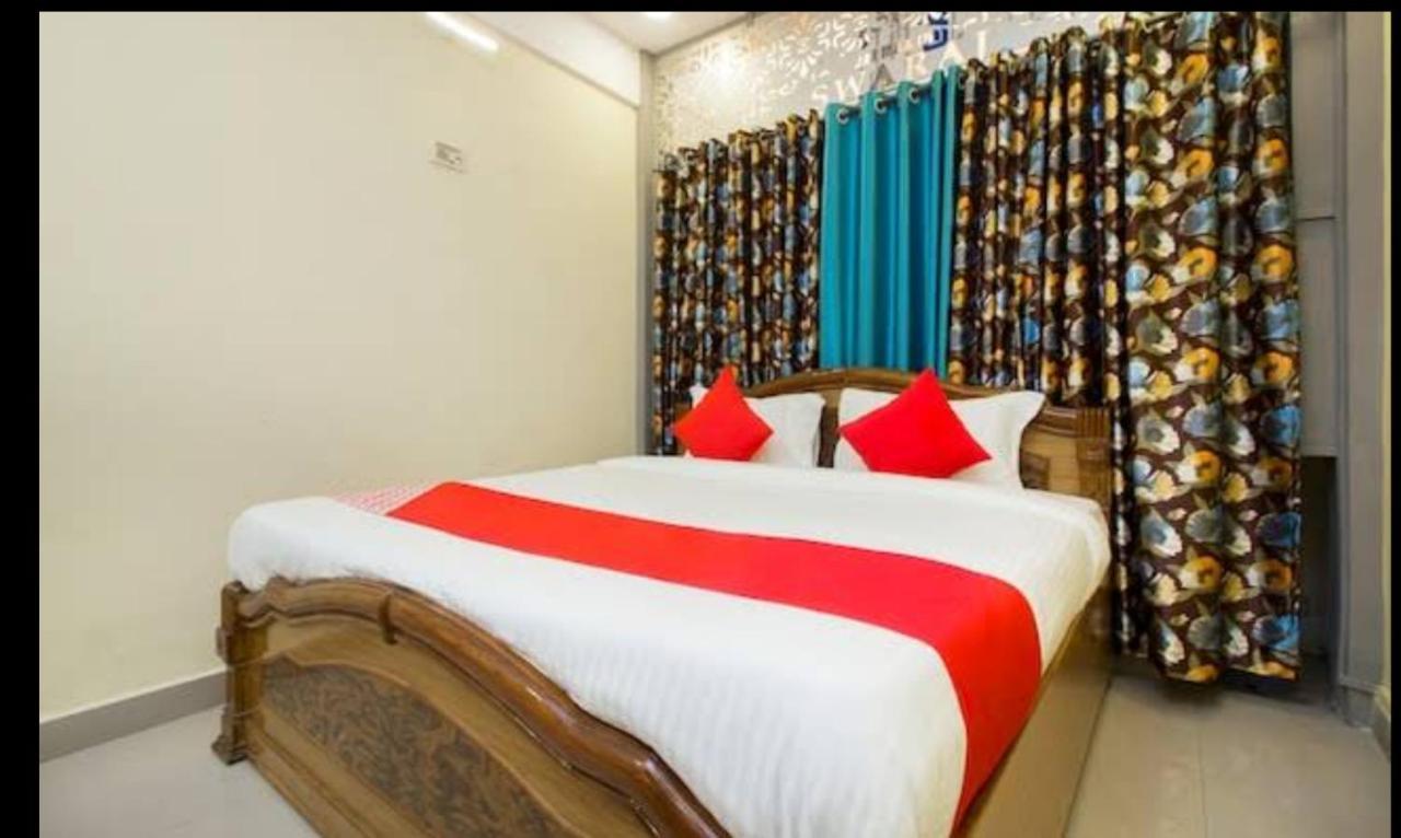 Hotel Swaraj Logde Panvel Buitenkant foto
